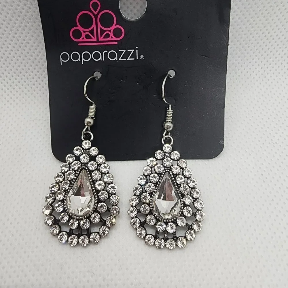 NWT Paparazzi Diamond Dazzle Silver Rhinestone Teardrop Earrings